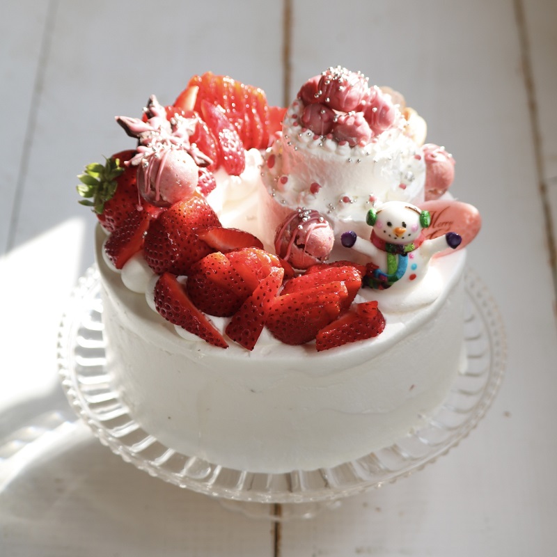 生クリームとイチゴのケーキDX